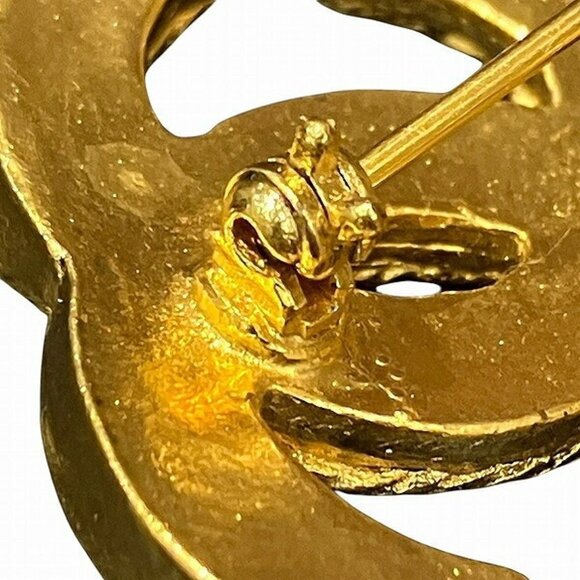 CHANEL Gold Logo Brooch - Picture 7 of 9